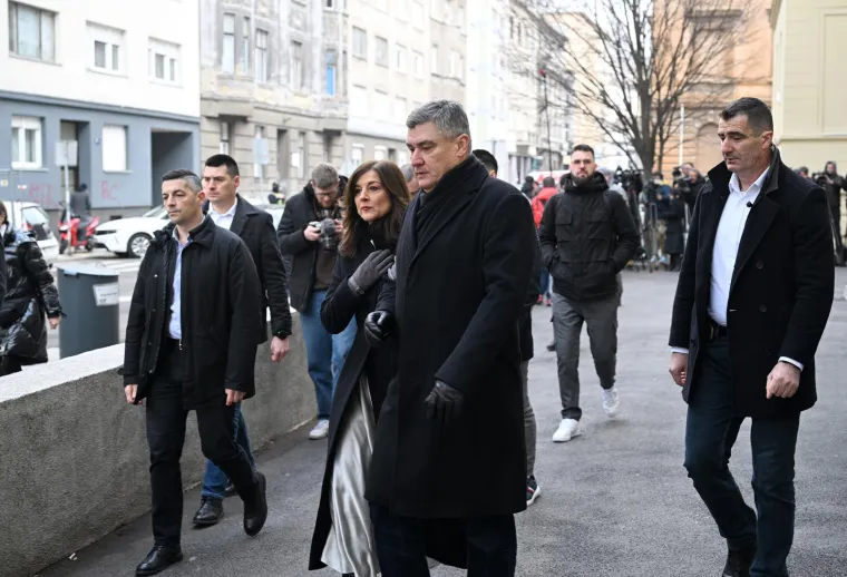 S kim su predsjednički kandidati izašli na birališta? Jedan s bratom, drugi sa suprugom