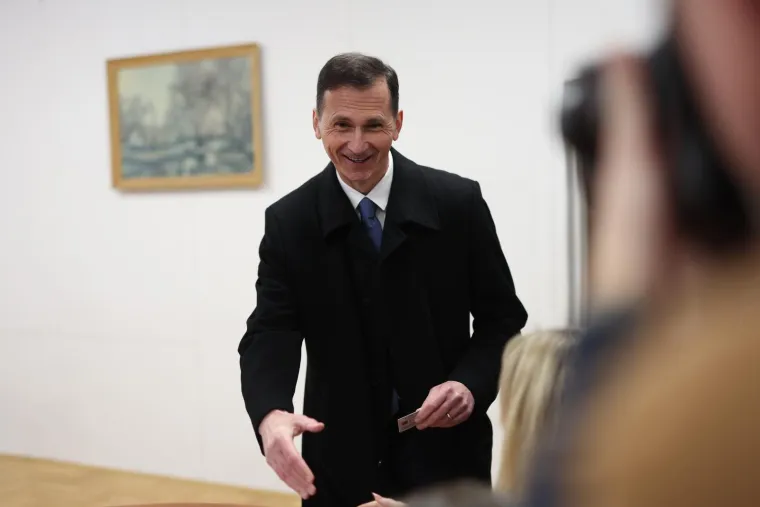 S kim su predsjednički kandidati izašli na birališta? Jedan s bratom, drugi sa suprugom