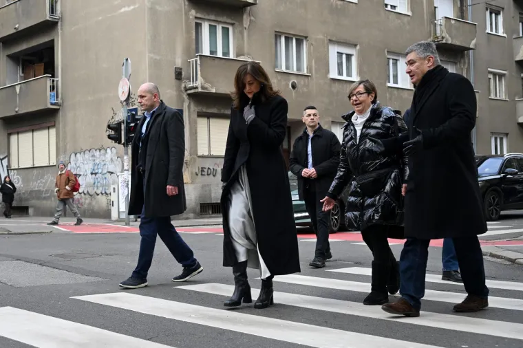 S kim su predsjednički kandidati izašli na birališta? Jedan s bratom, drugi sa suprugom