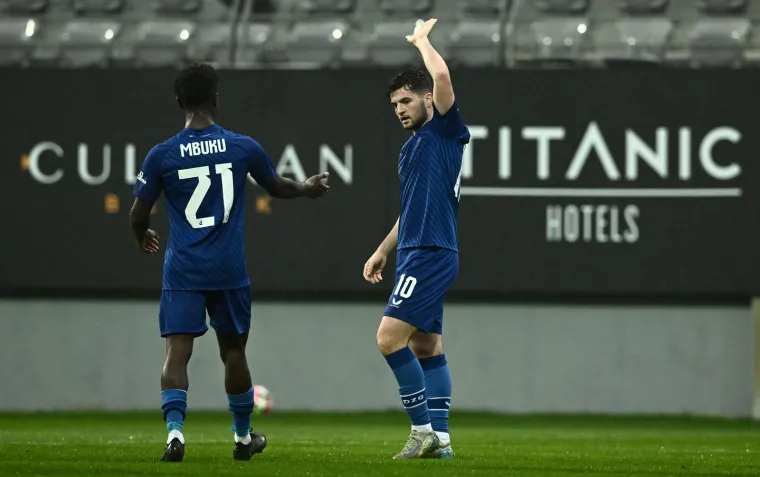 Dinamova "desetka" pogodila je neobranjivo s kakvih 18 metara u "sami" kut.