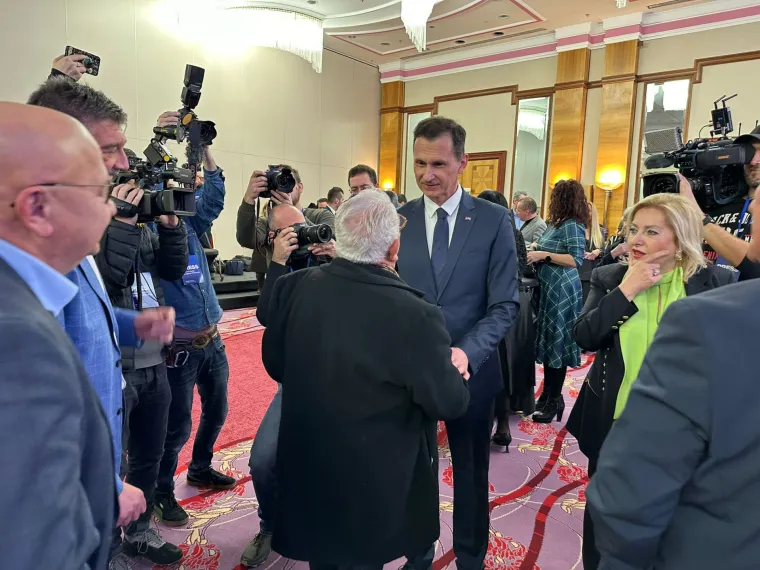 Pogledajte atmosferu u stožerima Zorana Milanovića i Dragana Primorca