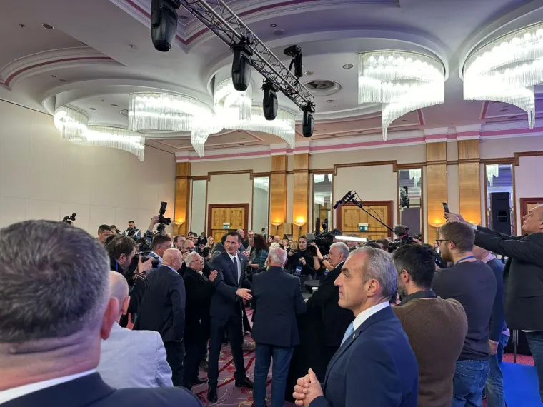 Pogledajte atmosferu u stožerima Zorana Milanovića i Dragana Primorca