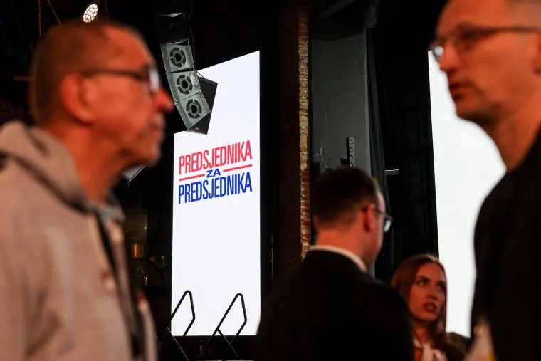 Biračka mjesta otvorena su do 19 sati, prve izborne rezultate DIP će objaviti već u 19, 30 sati, a koga su birači izabrali za hrvatskog predsjednika – Zorana Milanovića (SDP i partneri) ili Dragana Primorca (HDZ i partneri) moglo bi se znati već u 21 sat.