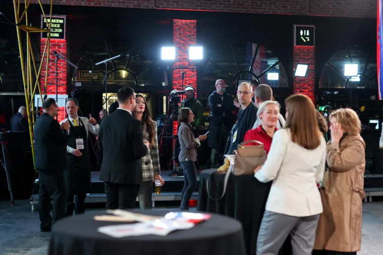 Pogledajte atmosferu u stožerima Zorana Milanovića i Dragana Primorca