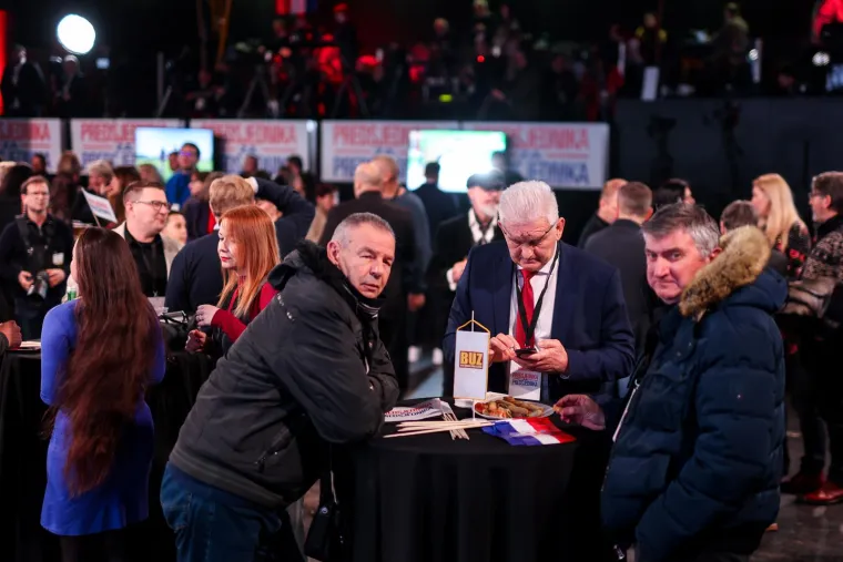 Pogledajte atmosferu u stožerima Zorana Milanovića i Dragana Primorca