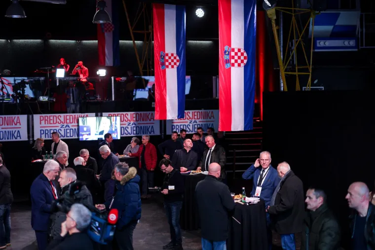 Pogledajte atmosferu u stožerima Zorana Milanovića i Dragana Primorca