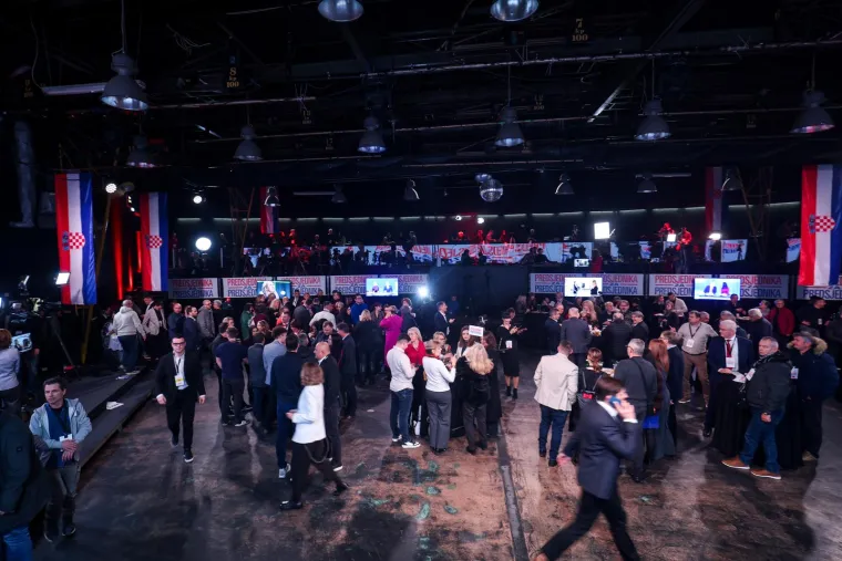 Pogledajte atmosferu u stožerima Zorana Milanovića i Dragana Primorca