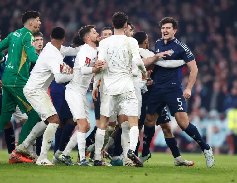 Bila je to brza Unitedova akcija, Alejandro Garnacho je povukao do desnoj strani uputivši povratnu loptu na rub kaznenog prostora do Brune Fernandesa koji je lijepo pogodio za vodstvo Uniteda.