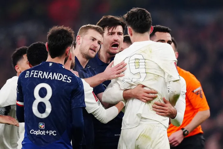 Jedan od ključnih trenutaka utakmice dogodio se u 61. minuti kada su gosti ostali s igračem manje nakon isključenja Dioga Dalota koji je u 12 minuta sakupio dva žuta kartona.