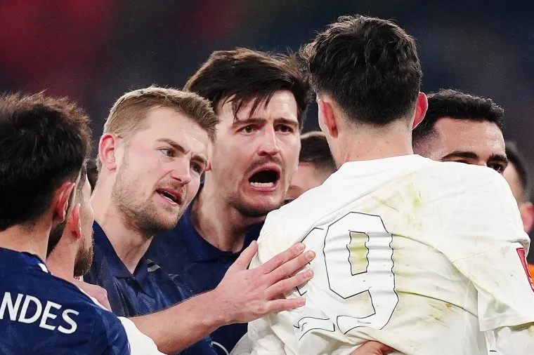 U 72. minuti &quot;Topnici&quot; su mogli okrenuti rezultat. Sudac Andy Madley je pokazao na bijelu točku nakon prekršaja Harryja Maguirea nad Kaijom Havertzom. 