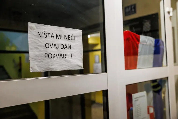 Luda atmosfera kod strica i strine Zorana Milanovića