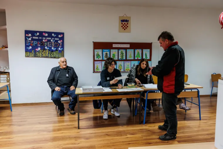 Luda atmosfera kod strica i strine Zorana Milanovića
