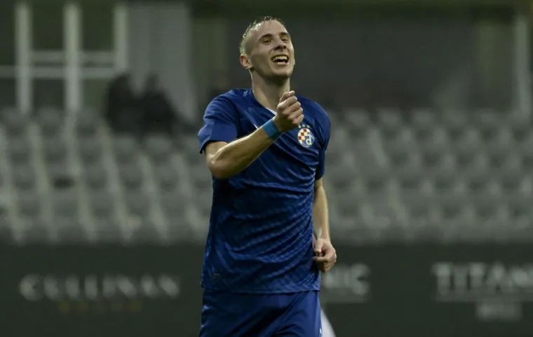 Stojković je zabio za 3-1 i povećanje vodstva Dinama nakon sjajne asistencije Baturine. 