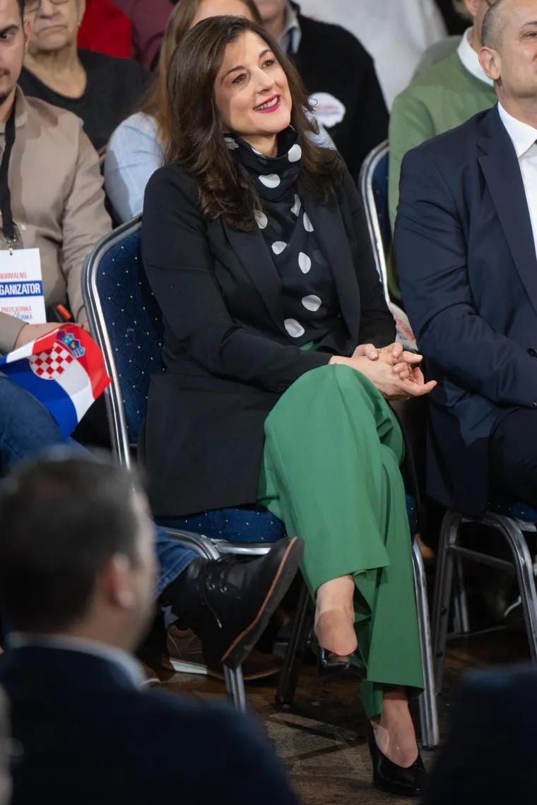 Supruga predsjednika Republike Hrvatske ne boji se eksperimentirati s uzorcima i bojama.