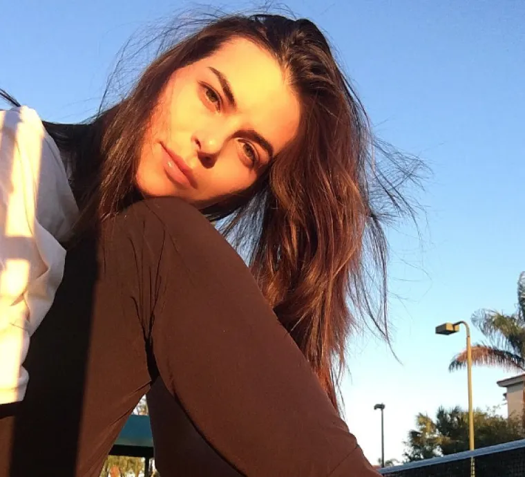 Ajla Tomljanović bila je hrabra što se odlučila preseliti iz Hrvatske, svog Zagreba u Australiju, ali znala je što želi, što hoće. Nije odustajala, iako je bilo teških perioda. I mediji u Hrvatskoj jedno su vrijeme dosta pisali o njoj u kontekstu sportašice koja je pobjegla iz domovine, međutim njoj je sunce uvijek bilo na licu. 