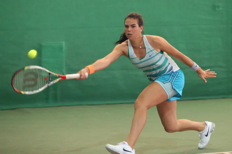 05.06.2013. Odluku da prestane nastupati za Hrvatsku Ajla je, zajedno s obitelji, donijela još 2014., no tek je 2018. godine mogla početi nastupati pod australskom zastavom. Ova fotografija je iz 2013. s teniskih terena Alpan na ZG Velesajmu. Mlada Ajla naporno je trenirala u Zagrebu, ali uvjeti za napredak nisu joj bili adekvatni. 