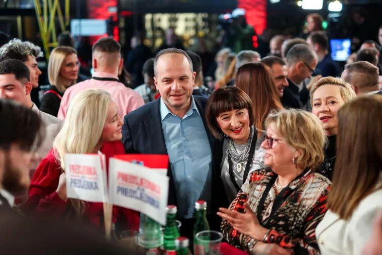 Ovo je najbolje od izborne večeri: Tko nije skidao osmijeh lica, a tko je cijelo vrijeme hodao pokunjene face