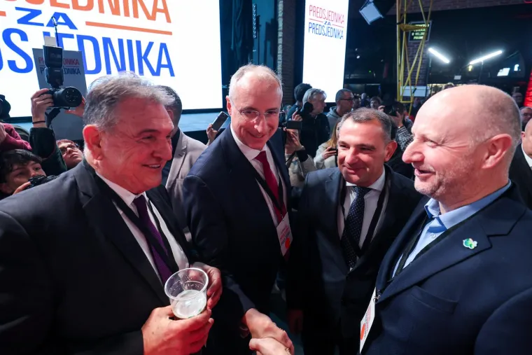 Ovo je najbolje od izborne večeri: Tko nije skidao osmijeh lica, a tko je cijelo vrijeme hodao pokunjene face