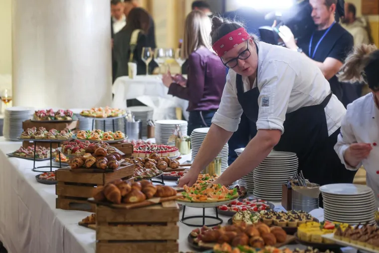 Ovo je najbolje od izborne večeri: Tko nije skidao osmijeh lica, a tko je cijelo vrijeme hodao pokunjene face