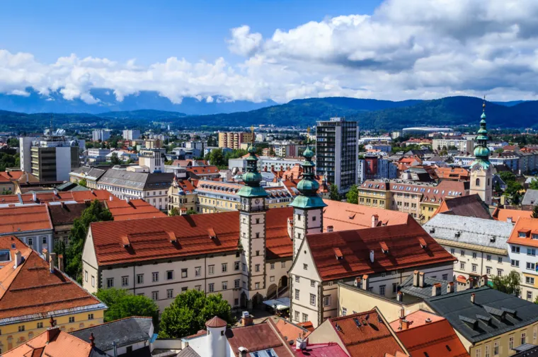 1. Austrija - Prema austrijskom zakonu o radu zaposlenici imaju pravo na 38 dana plaćenog godišnjeg odmora. Ta država daje prioritet ravnoteži između poslovnog i privatnog života te prepoznaje važnost slobodnog vremena za fizičko i mentalno blagostanje.