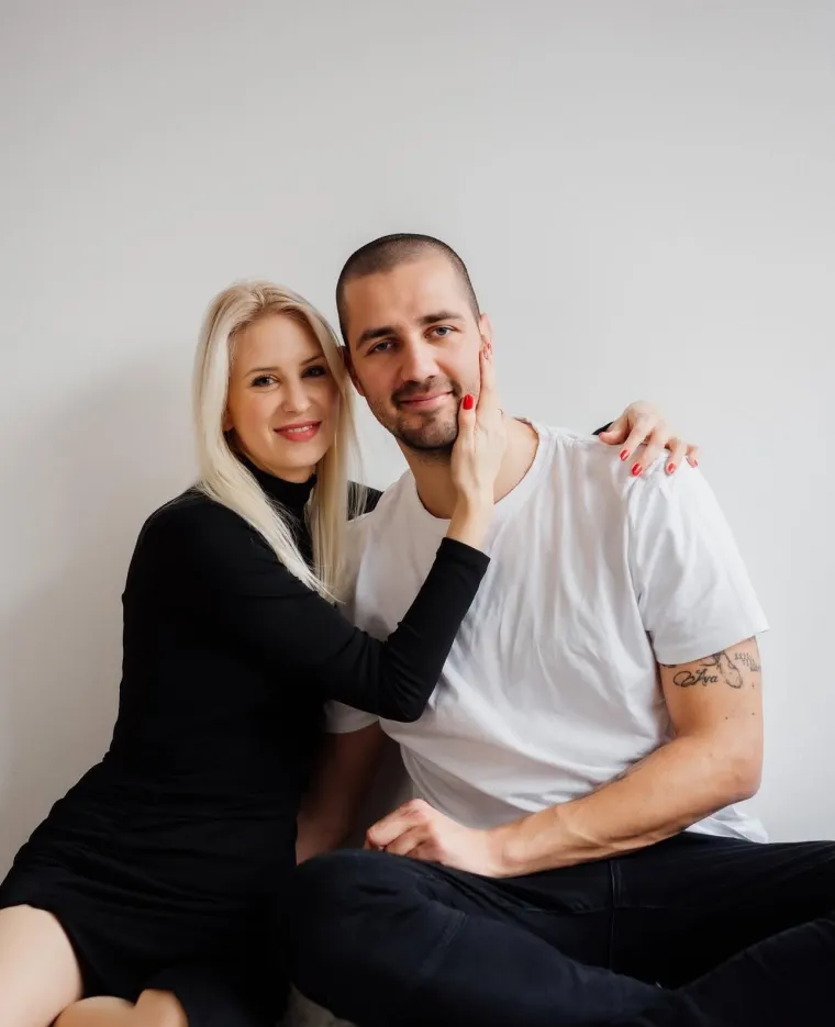 Mario Šoštarić, 31-godišnji rukometni reprezentativac, može se pohvaliti dugogodišnjom ljubavnom pričom. Sa suprugom Tjašom, koja je godinu dana mlađa od njega, u sretnom je braku već 14 godina. 