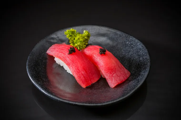 5. Sushi od tune: Prekomjerno konzumiranje sirove tune može dovesti do ozbiljnih neuroloških problema zbog visokih razina žive. 