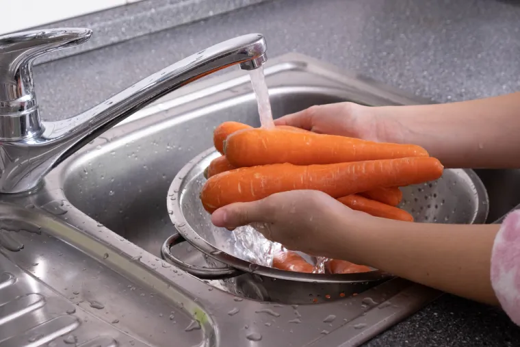 2. Mrkve: Dobro je što mrkve ne stvaraju ovisnost poput pizze jer vam zbog previše beta-karotena koža može poprimiti žućkastu boju.