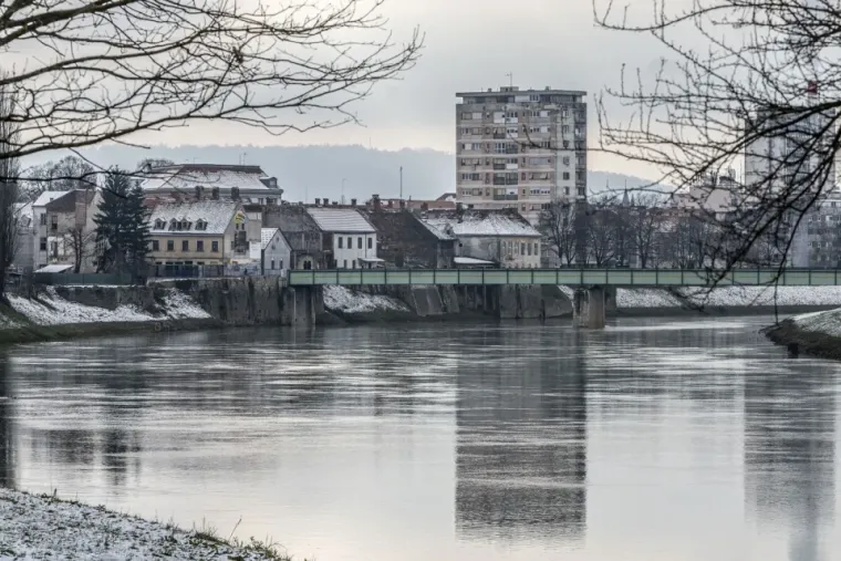 Šarmantni karlovački frajeri obaraju s nogu: Ni zima im nije uspjela skinuti osmijeh s lica
