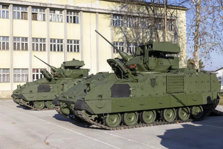 Uvođenjem u operativnu uporabu vozila Bradley značajno se povećava vatrena moć Hrvatske vojske, a ujedno se ispunjavaju i preuzete obveze u okviru dostizanja NATO ciljeva sposobnosti.  
