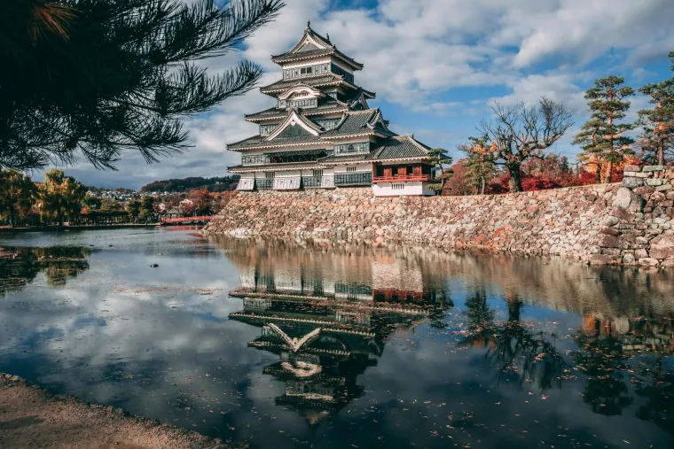 1. Japan: Najpopularnija destinacija u 2024. godini po izboru čitatelja prestižnog časopisa bio je Japan. Ta zemlja privlači milijune posjetitelja svojom jedinstvenom kombinacijom tradicionalne kulture i modernih gradova. 