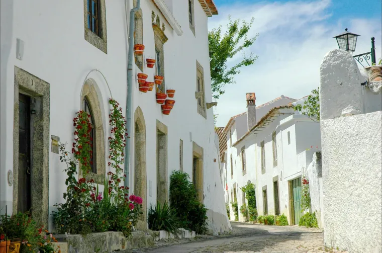 2. Portugal: Ova zemlja bogate povijesti i spektakularnih znamenitosti oduševljava turiste iz cijeloga svijeta. Portugalska kuhinja spoj je tradicionalnih okusa i kolonijalnih osvajanja. Popularna je među posjetiteljima te lijepe zemlje. 