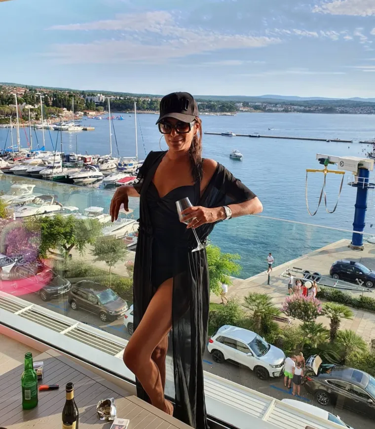 Ona je bila zvijezda SDP-ovog stožera! Zgodna Danijela uživala s političkom elitom, iza sebe ima uspješan biznis