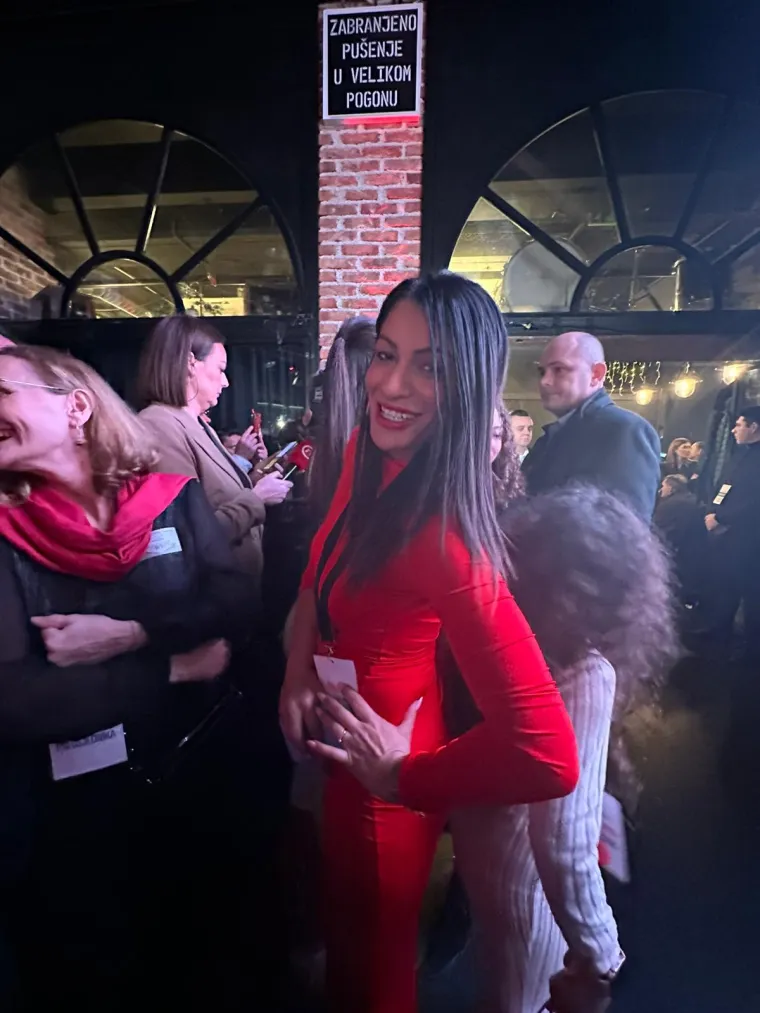 Ona je bila zvijezda SDP-ovog stožera! Zgodna Danijela uživala s političkom elitom, iza sebe ima uspješan biznis