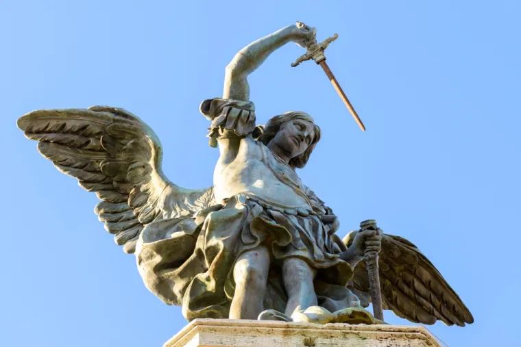 Iako taj pojam nije korišten, ipak se pravila razlika. Na primjer, arkanđeo Mihael naziva se &quot;velikim Princem&quot; u knjizi Danielovoj, 12. poglavlje, dok u knjizi o Tobiji arkanđeo Rafael spominje sebe kao &quot;jednog od sedam anđela koji stoje pripravljeni i idu pred slavu Gospodnju.&quot;