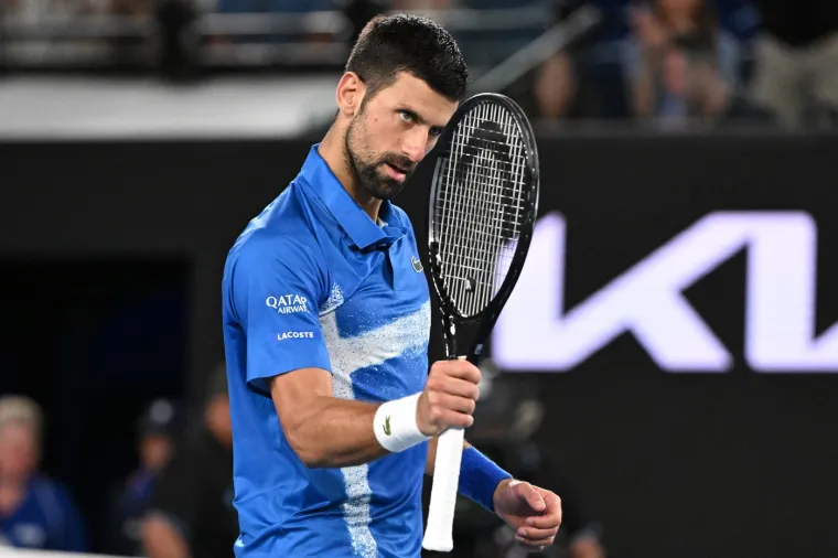 Novak Đoković slavi poen. 