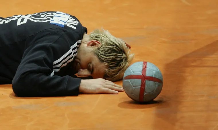 Za svoje doprinose hrvatskom sportu, &Scaron;ola je primio nekoliko značajnih priznanja, uključujući Državnu nagradu za &scaron;port "Franjo Bučar"