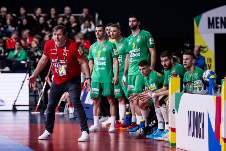 Radio je kao sportski komentator i voditelj televizijske emisije, a kasnije se posvetio trenerskom pozivu.