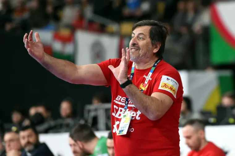 Ostvario je zapaženu ulogu u toj reprezentaciji, ekipa je tada igrala, kako kažu, lijep rukomet.