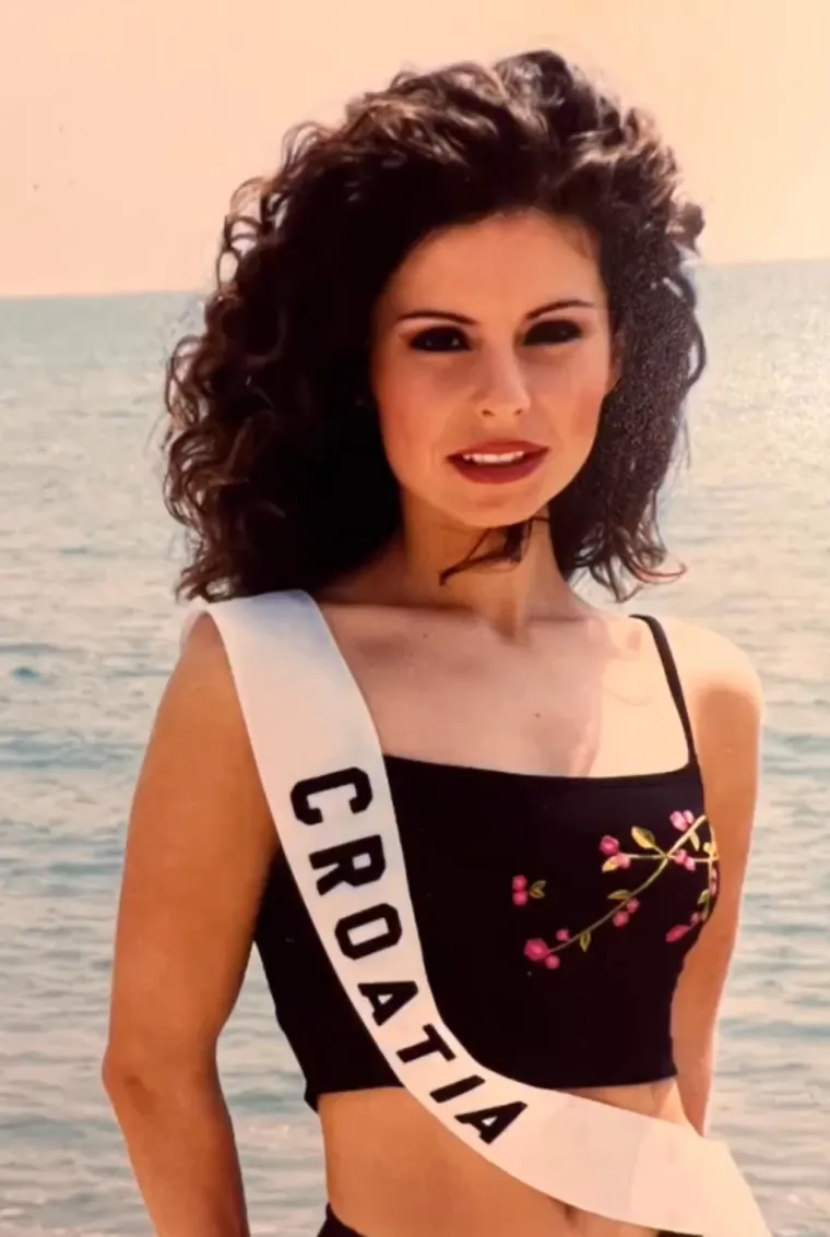 Laskavom titulom Miss Universe Hrvatske okrunila se 2000. godine, a godinu dana ranije postala je prva pratilja na izboru za Miss Jadrana.