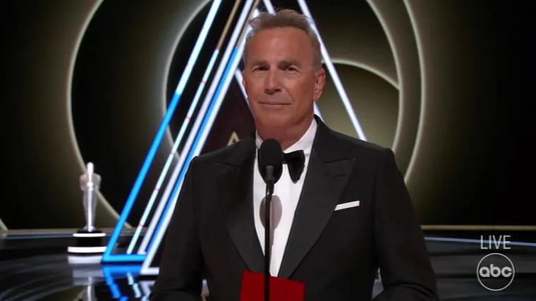 Djelatnica je optužila hotel za seksualnu diskriminaciju nakon &scaron;to je izgubila posao i tvrdila da je nepravedno otpu&scaron;tena nakon &scaron;to je upravi podnijela pritužbu na Costnera. Predsjednica suda Nicol Hosie na kraju je presudila da se i hotel i Costner mogu identificirati i da nema dovoljno jakih dokaza da se njihova imena skrivaju.