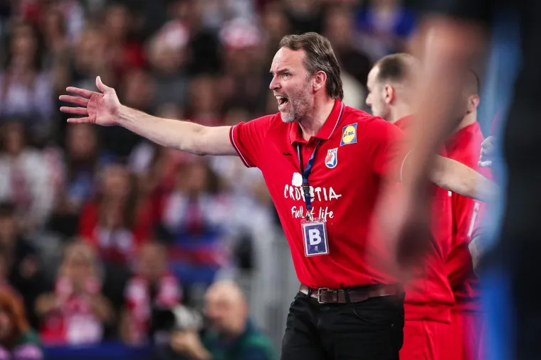 Izbornik hrvatske reprezentacije Dagur Sigurdsson u glasnoj je dvorani morao vikati na svoje igrače 