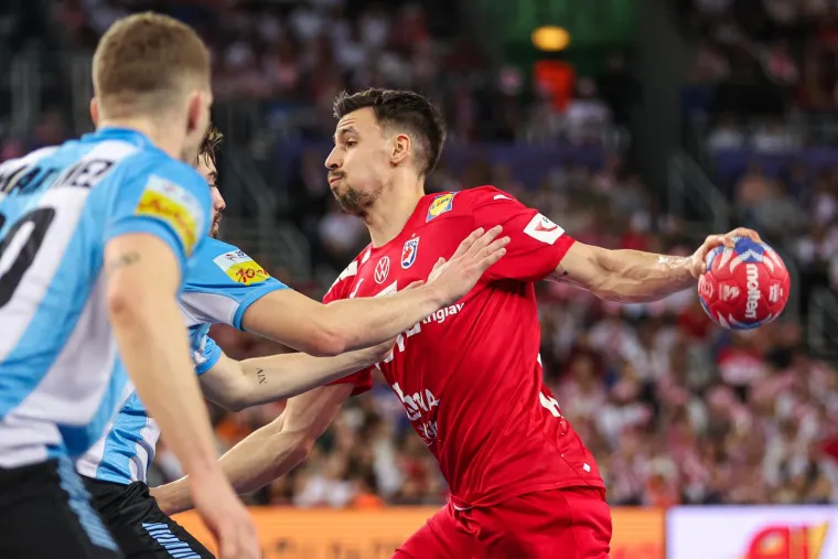 Ljuto lice Sigurdssona, slavlje Kuzmanovića, a jedan je detalj &scaron;okirao sve u dvorani