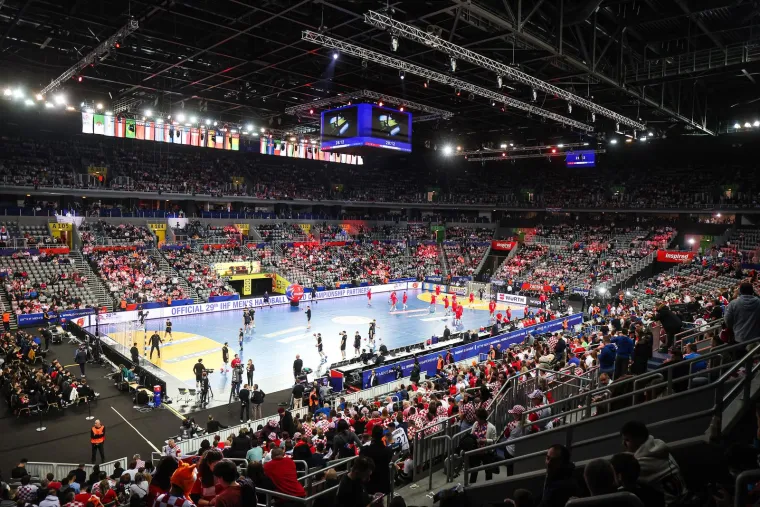 Ljuto lice Sigurdssona, slavlje Kuzmanovića, a jedan je detalj &scaron;okirao sve u dvorani