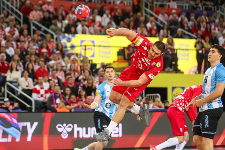 Ljuto lice Sigurdssona, slavlje Kuzmanovića, a jedan je detalj &scaron;okirao sve u dvorani