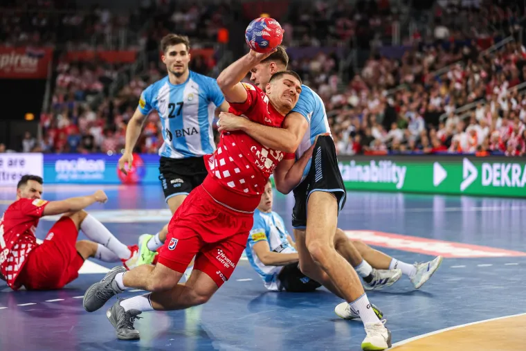 Ljuto lice Sigurdssona, slavlje Kuzmanovića, a jedan je detalj &scaron;okirao sve u dvorani