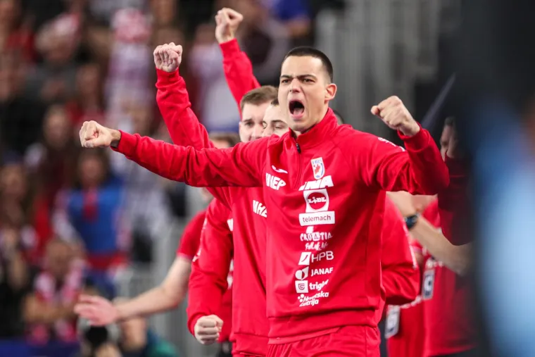 Ljuto lice Sigurdssona, slavlje Kuzmanovića, a jedan je detalj &scaron;okirao sve u dvorani