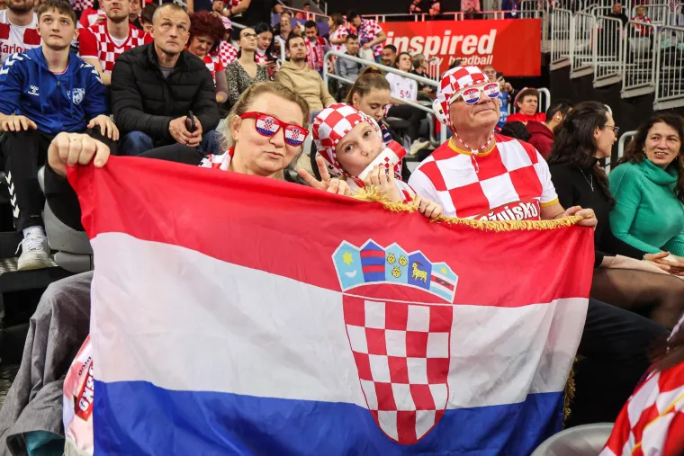 Ljuto lice Sigurdssona, slavlje Kuzmanovića, a jedan je detalj &scaron;okirao sve u dvorani