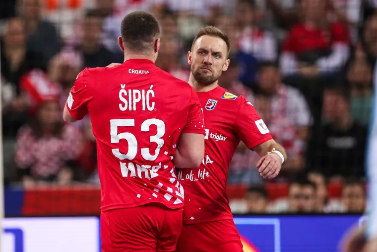 Ljuto lice Sigurdssona, slavlje Kuzmanovića, a jedan je detalj &scaron;okirao sve u dvorani