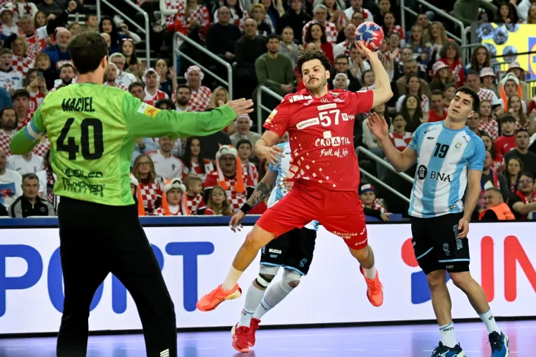 Ljuto lice Sigurdssona, slavlje Kuzmanovića, a jedan je detalj &scaron;okirao sve u dvorani