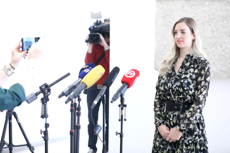 U Sabor u&scaron;etala poput Viktorijinih anđelica: Znate li tko je SDP-ova plavu&scaron;a?